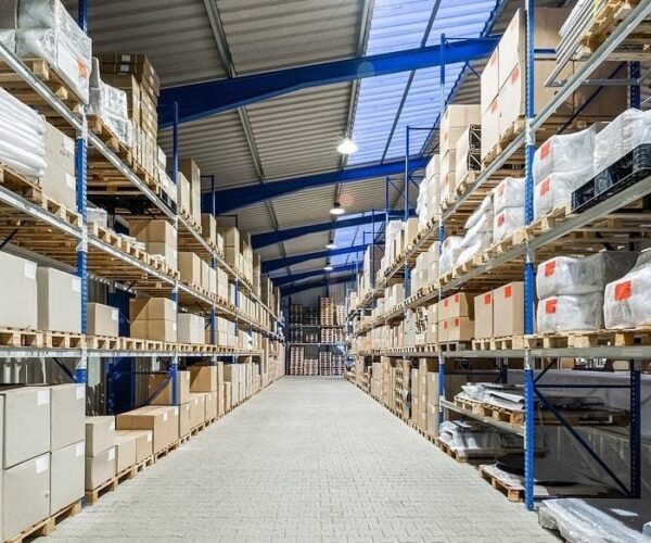 Optimiser la sécurité de son entrepôt logistique grâce aux racks de stockage